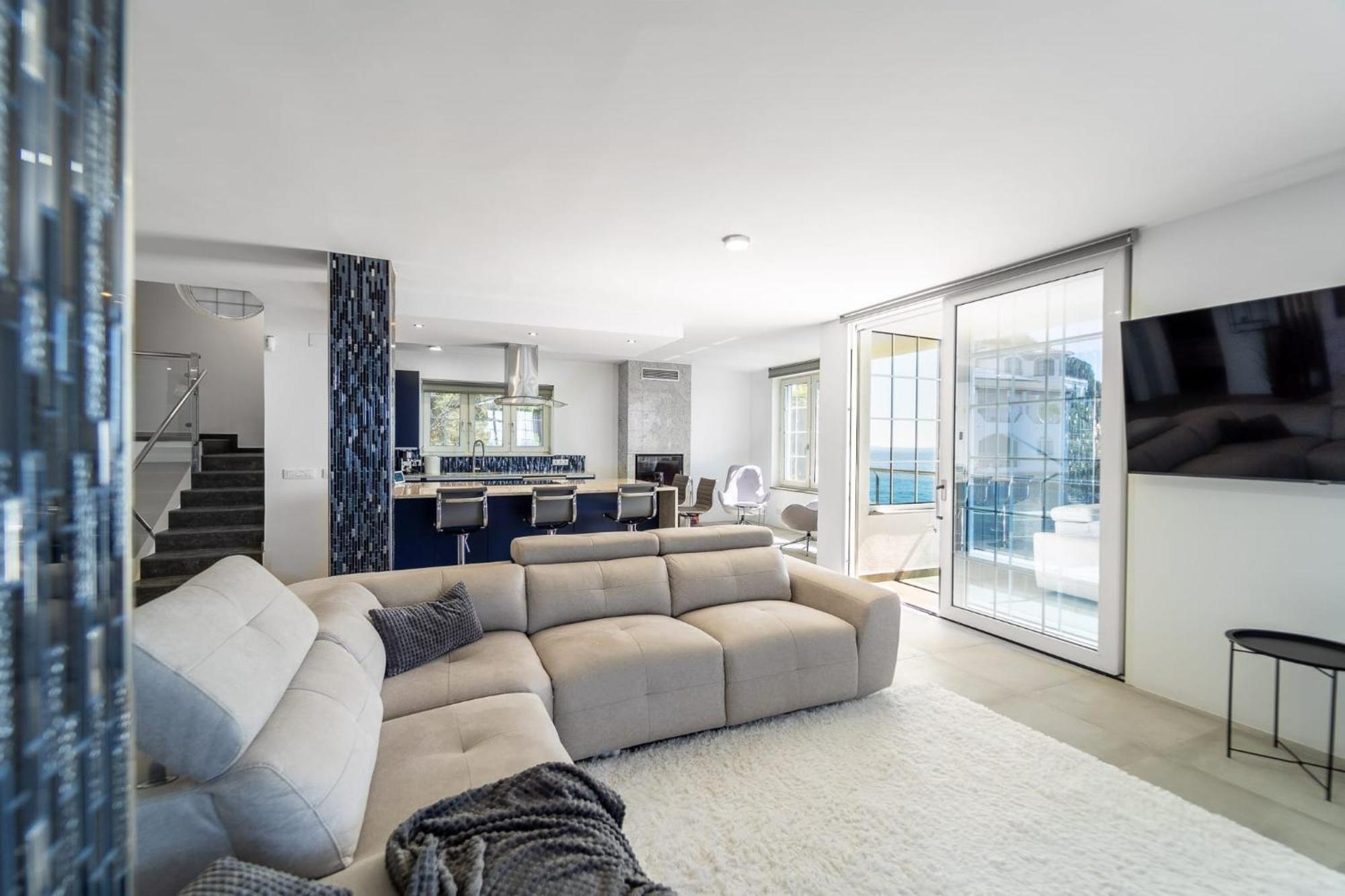 Villa Oceanfront, Swimming Pool, Jacuzzi Lloret de Mar