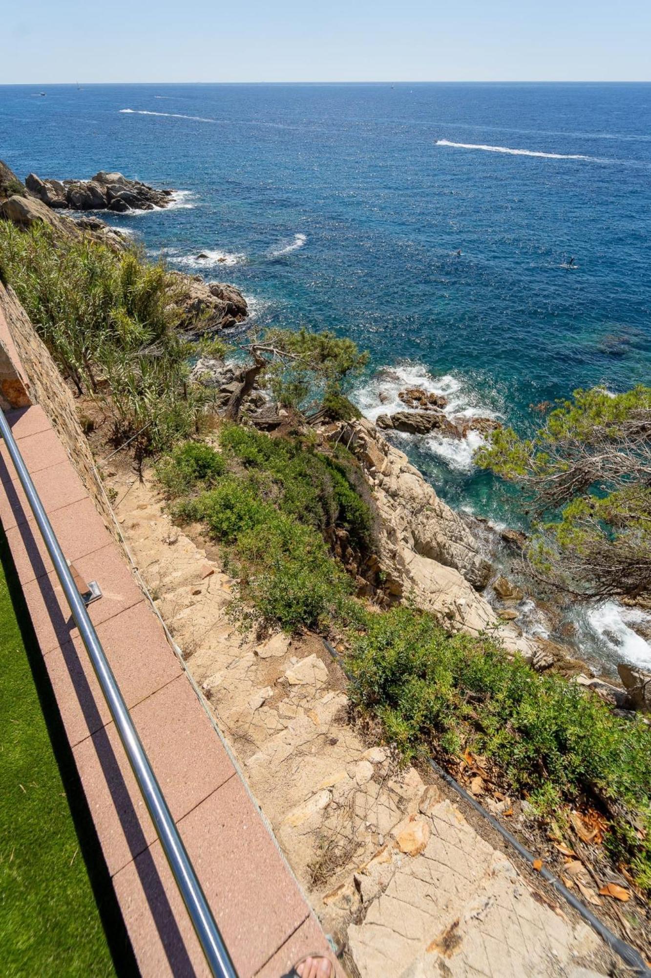 Oceanfront, Swimming Pool, Jacuzzi Villa Lloret de Mar