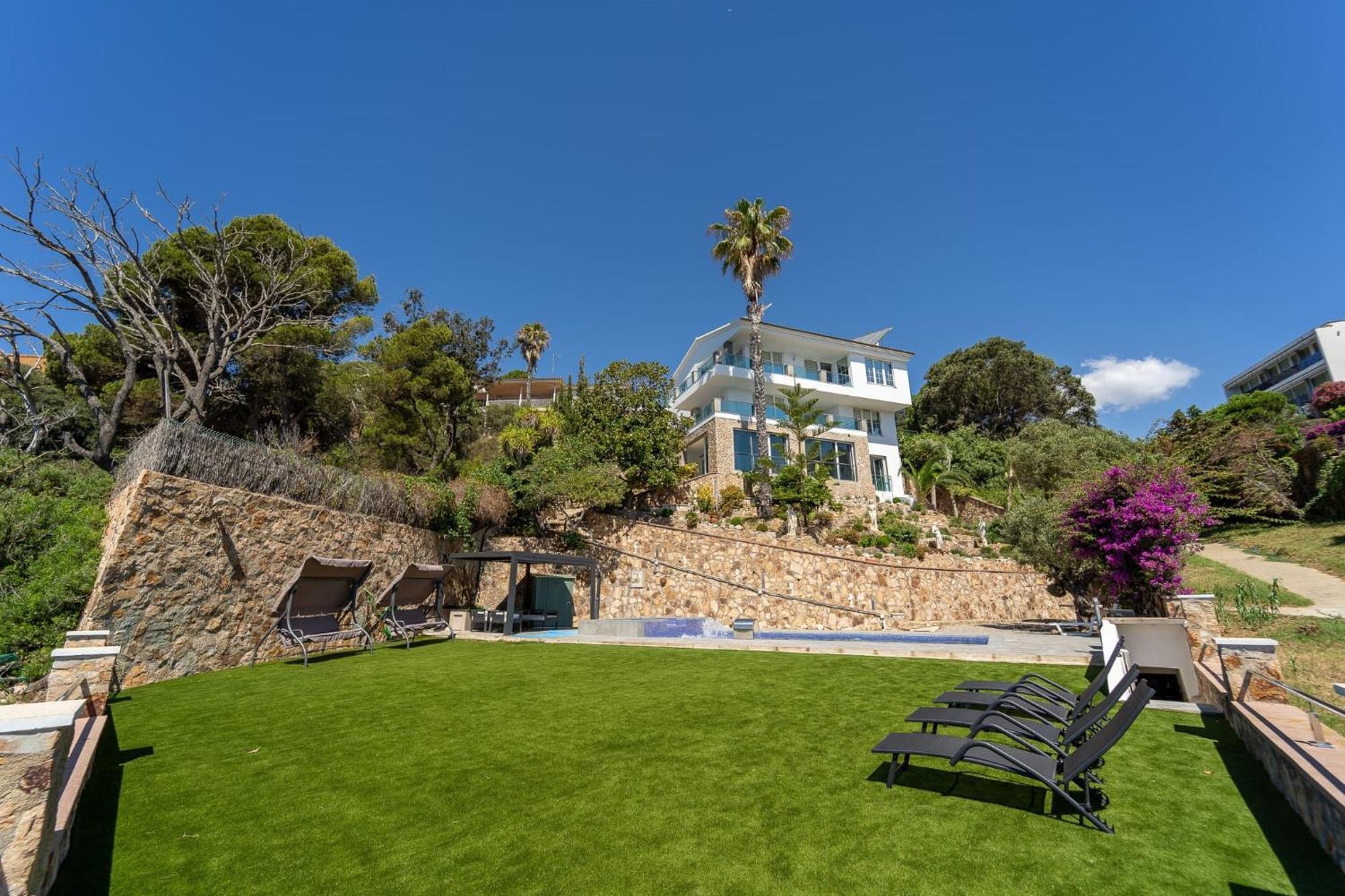 Villa Oceanfront, Swimming Pool, Jacuzzi Lloret de Mar