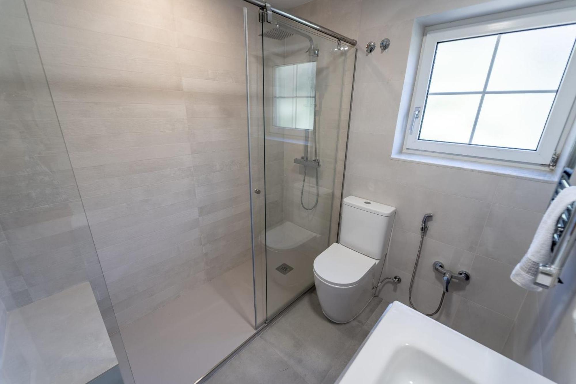 Oceanfront, Swimming Pool, Jacuzzi * Lloret de Mar