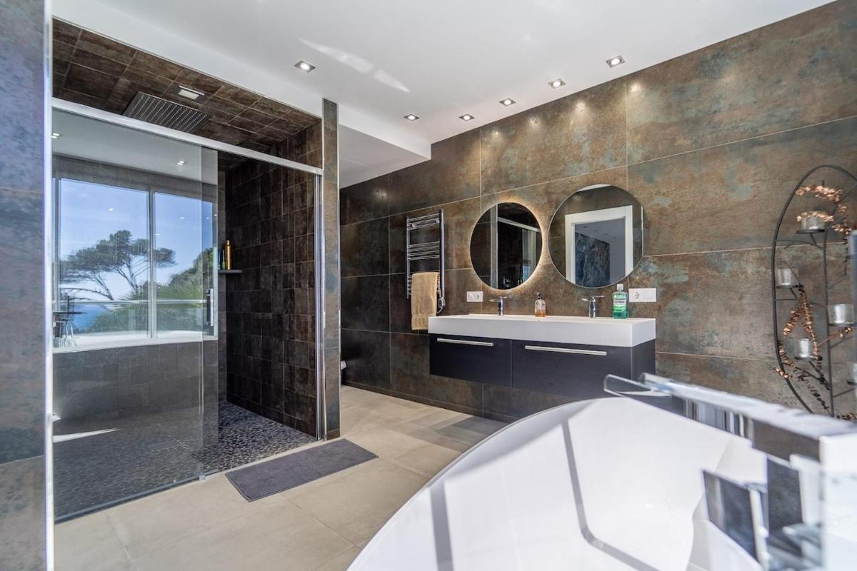 Oceanfront, Swimming Pool, Jacuzzi Lloret de Mar