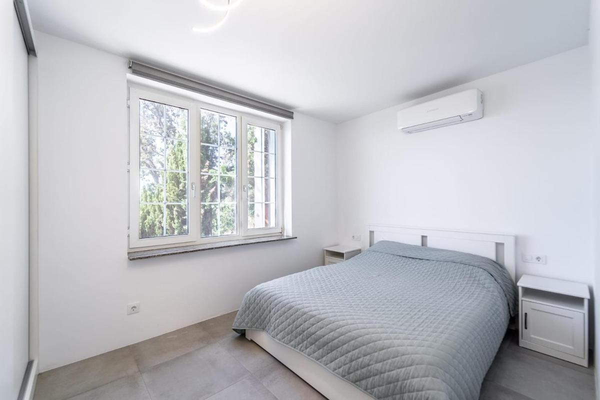 Oceanfront, Swimming Pool, Jacuzzi Villa Lloret de Mar