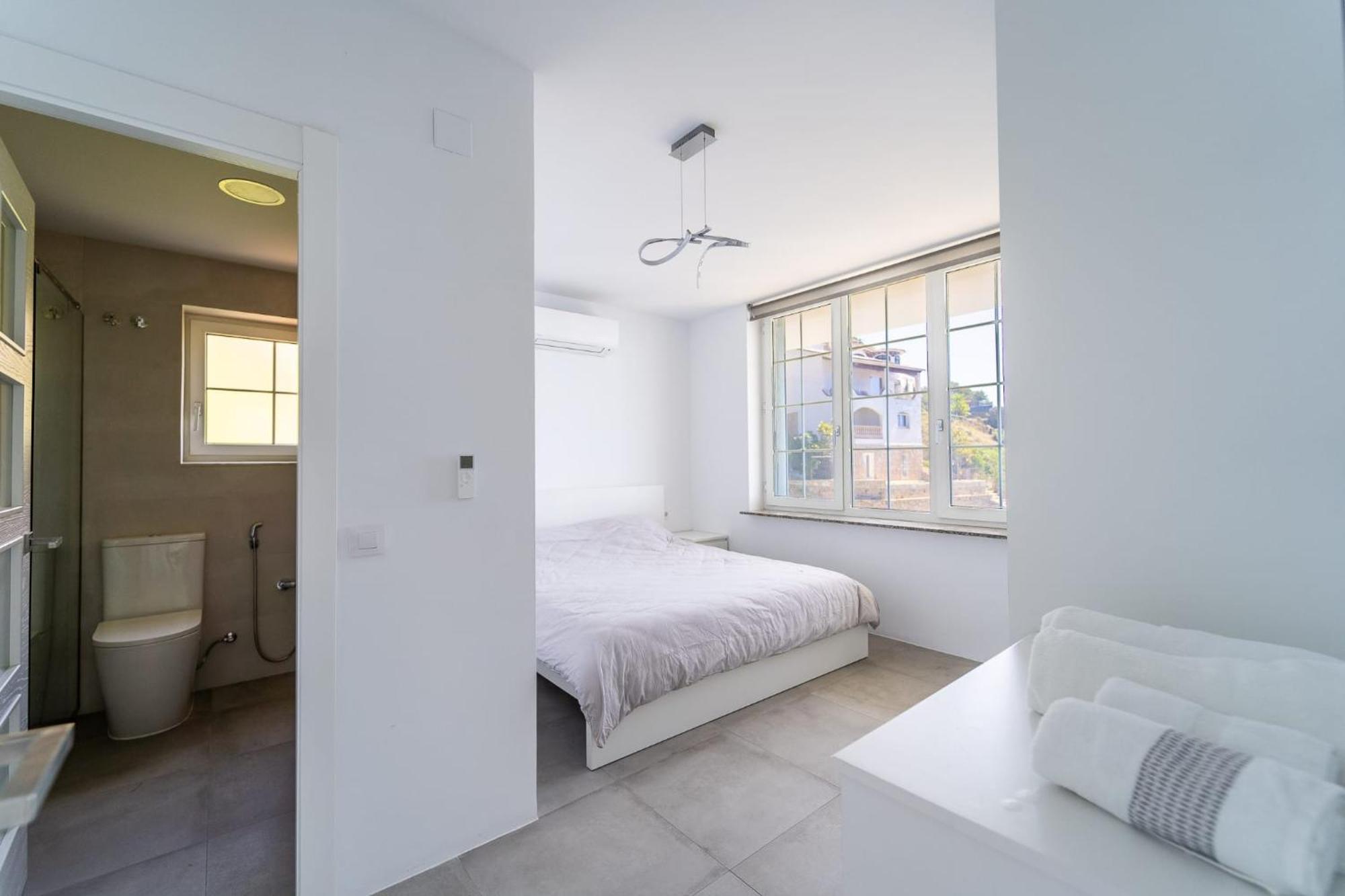 Villa Oceanfront, Swimming Pool, Jacuzzi Lloret de Mar