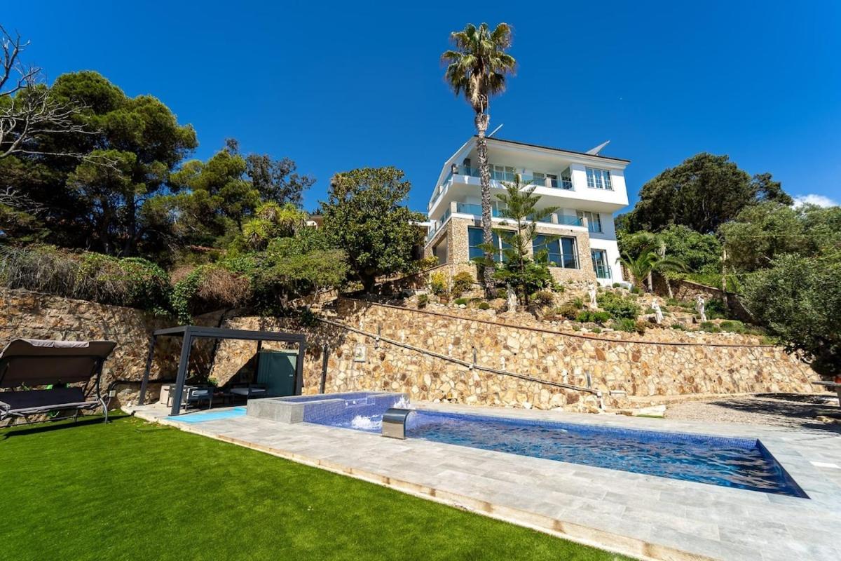 Oceanfront, Swimming Pool, Jacuzzi Lloret de Mar