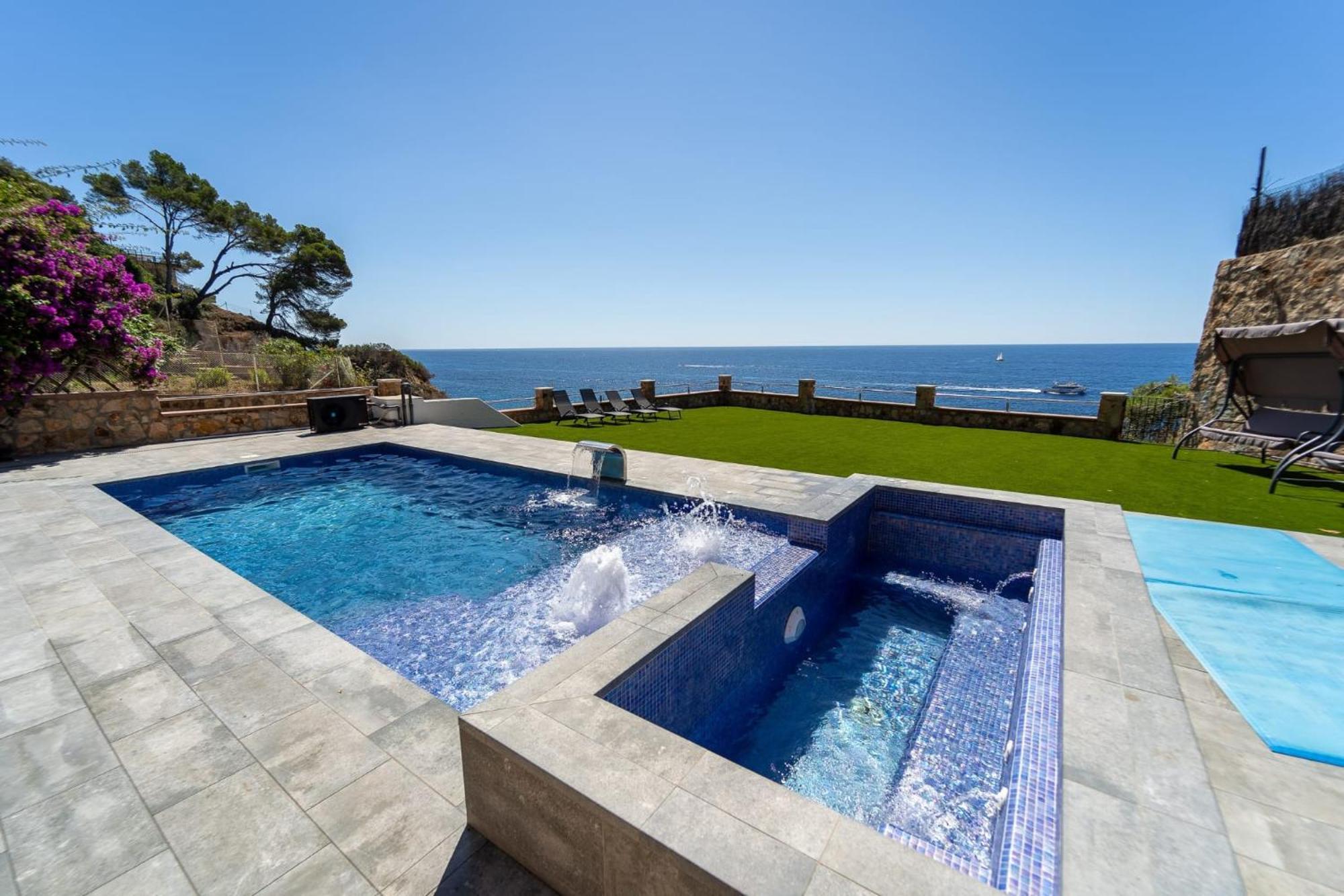 Oceanfront, Swimming Pool, Jacuzzi Villa